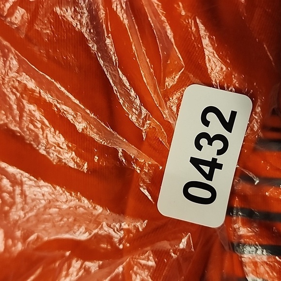 Under Armour YL  Large Orange Shirt Long Sleeve - Picture 8 of 8